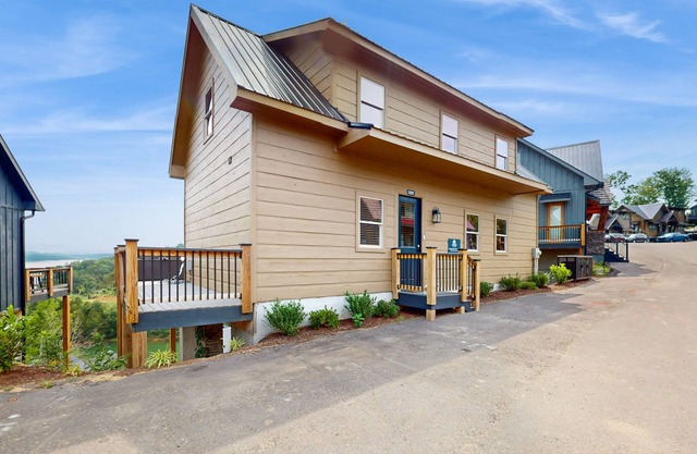Lake view home w/ hot tub, rocking chairs, fireplace, & free attraction tickets