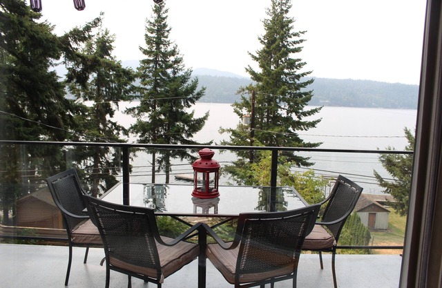 Lake Whatcom, hogar contemporáneo, playa privada de 100 pies, muelle y kayaks