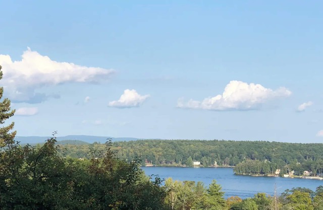 Lake Winnipesaukee 2 bedroom 2 bath near all the attractions and Gunstock skiing
