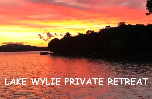 Lake Wylie Waterfront 2BR casa