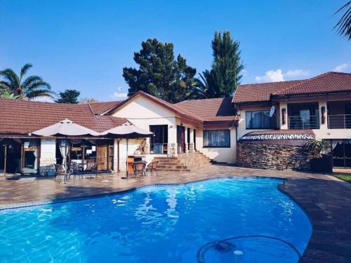 Lakefield Hotel