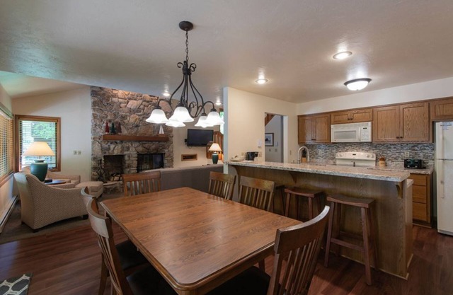 Lakefront: 2BR Condo with Fireplace, Hot Tub, and Balcony