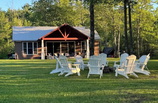 Lakefront 3 bedroom pet friendly on Messalonskee. Relax, rejuvenate, and restore