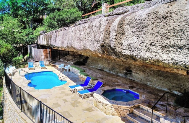 Scenic Hillside Bungalow en Lake Travis, piscina y jacuzzi, junto al puerto deportivo (# 8)