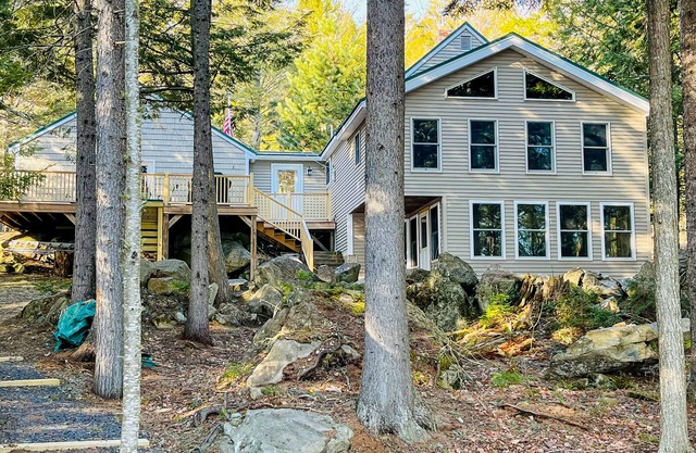 Lakefront cabin w / dock, fuego al aire libre, WiFi gratis, cerca de la ciudad - ¡Perros OK!