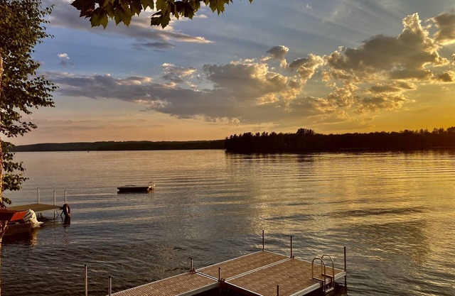 Lakefront Cottage - sleeps 6 - 2 baths