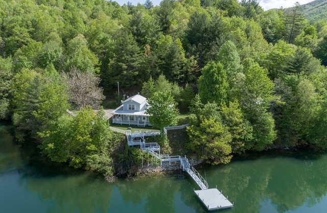 Lakefront Cottage - Spacious House w/ Private Dock on Lake Nantahala
