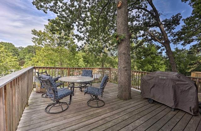 Lakefront Eucha Escape w/ Views & Boat Slip!