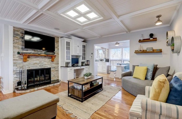 Lakefront Getaway on Lake Lanier w/ Boat Dock