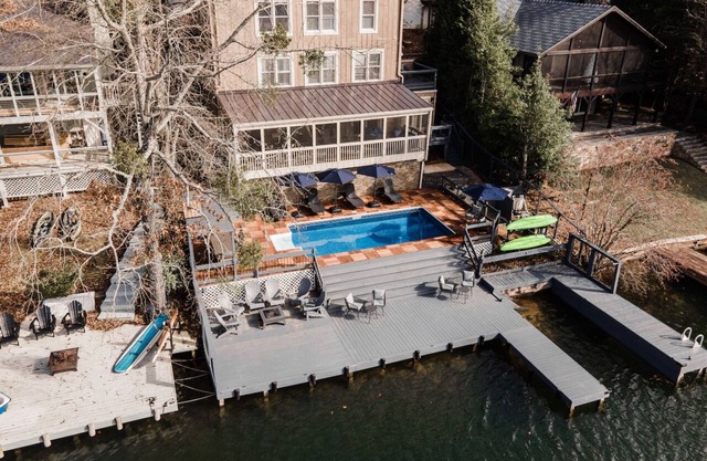 Lakefront -Heated Pool -EV Charger -Dock -Fire Pit -Kayaks -Game Room