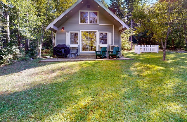 Lakefront home with private dock - lake views & full kitchen - dog-friendly