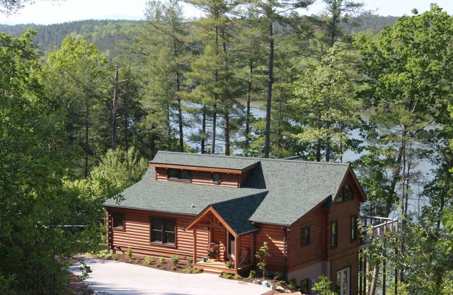 Lakefront Log Cabin con muelle privado en el lago Rhodhiss con kayaks y paddleboard
