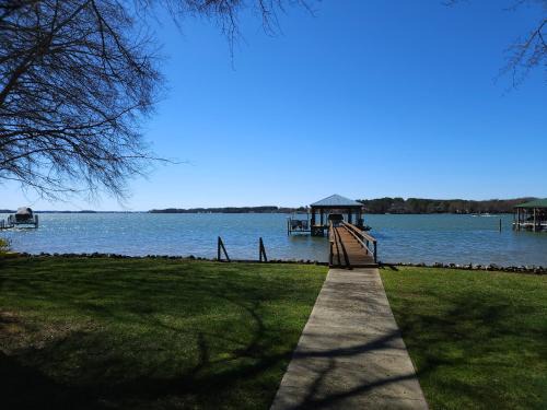Lakefront Paradise