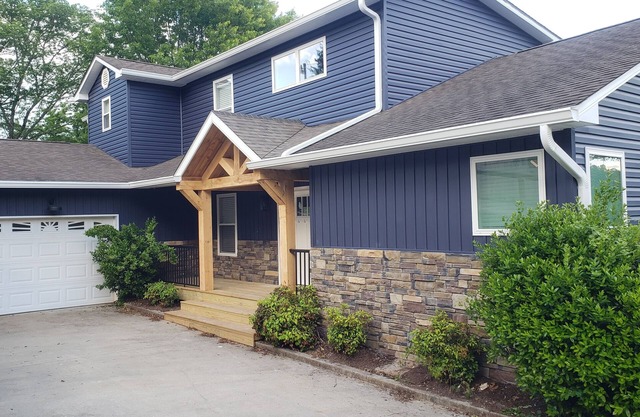 Lakefront-renovated,Dock and boat slip, No-wake zone, Fire pit, Fiber-optic WiFi