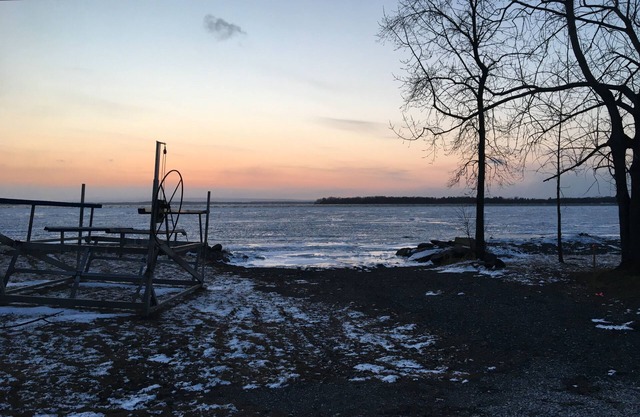 Alquiler frente al lago, con muelle privado: listo para usted o su familia