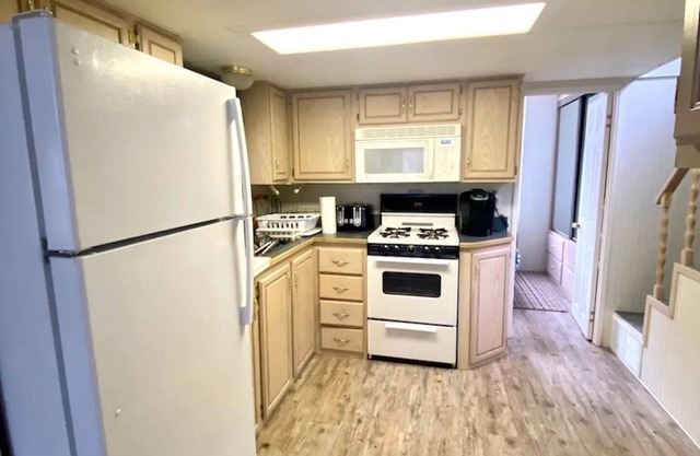 Lakefront Sebago cottage with dock, pet friendly