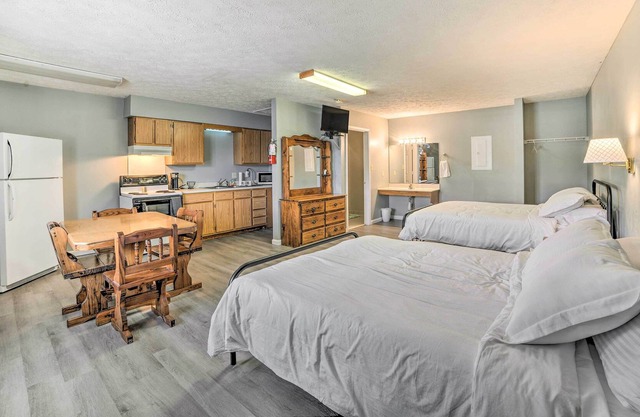Lakefront Studio w/ A/C, Near National Forest