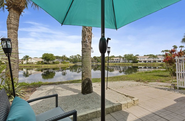 ⚓Lakefront townhome w/backyard paradise and amazing community amenities!⚓🐕🌅