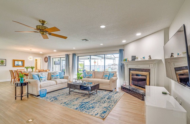 Lakefront Yalaha Home w/ Private Dock!