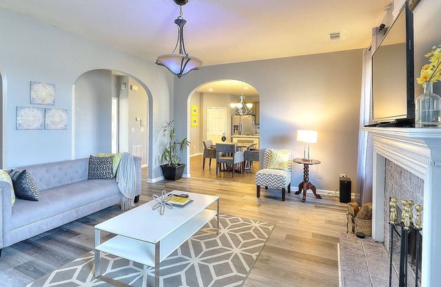 Lakehouse w/game room, movie projector, pool table, 20 mins to downtown ATL.
