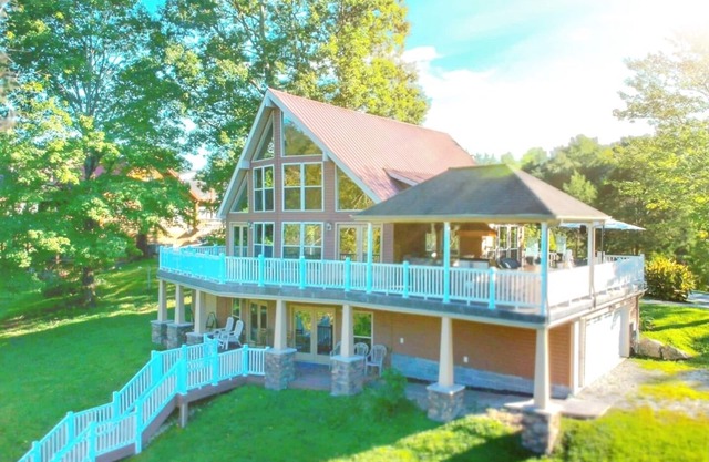 Lakehouse with covered dock, slide, and outdoor kitchen! Close to I-75, trails.