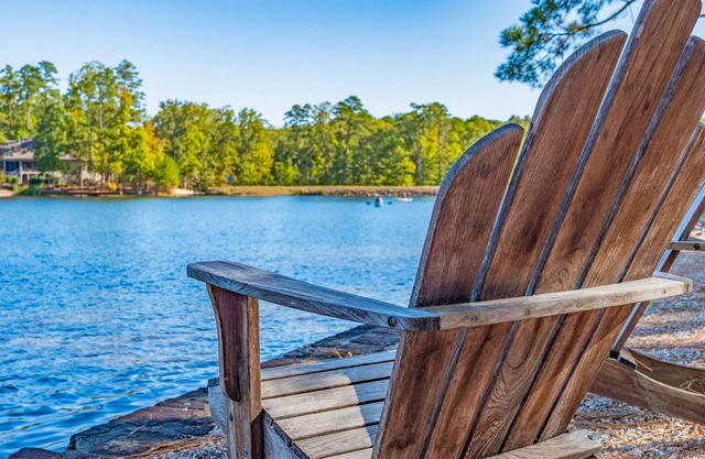 Lakeside Home with propane firepit, kayaks, large patio with propane grill
