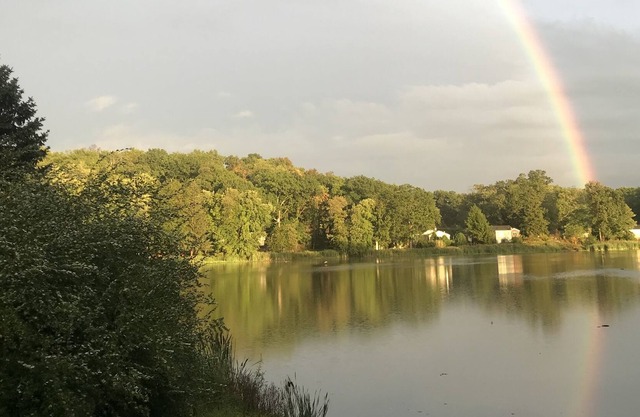 Lakeside Hudson Valley Haven w/kayak, smart TV, wood burning stove