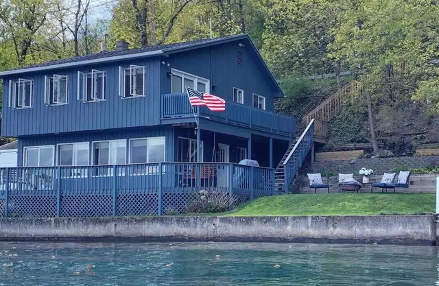 Lakeside Life on Keuka's Water's Edge