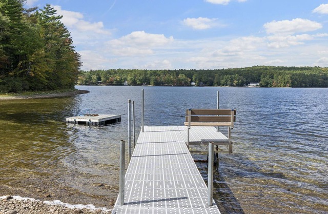 Lakeside Living w\sandy beach within 25 minutes of Portland