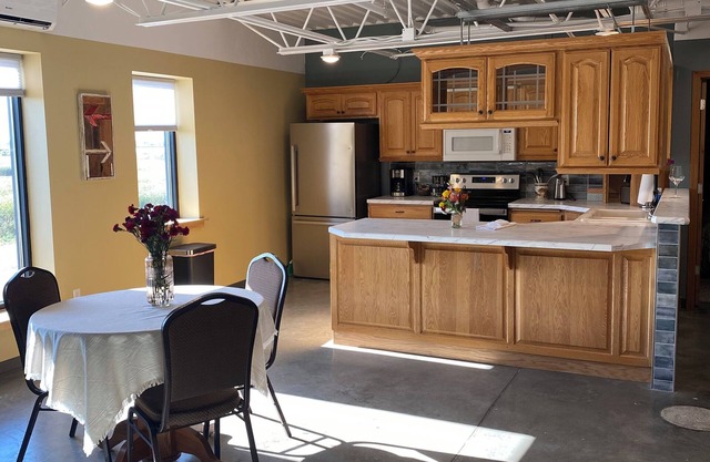 Lakeside Lodging @ The Plaza Cozy 2 Bed- 2 Bath Nestled near the Lake Region