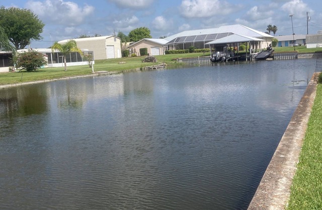 @Lakeside Peach@ Rare 3/2, Golf Cart, Lake O access from waterfront home