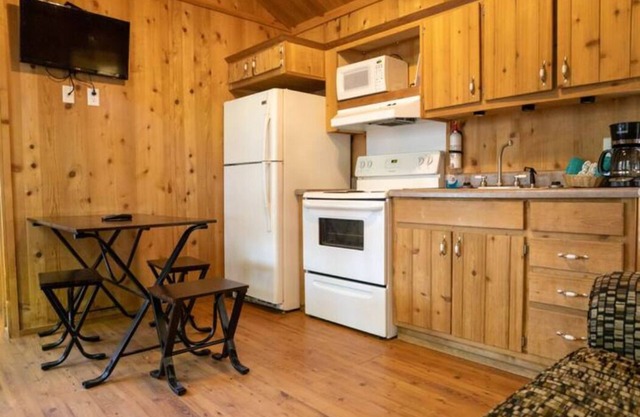 Lakeview Cozy Chalet 1 - Bring the Dog