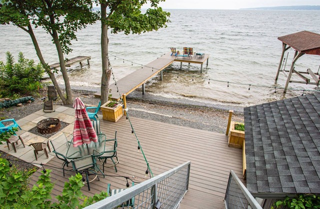 Lakeview Landing: ¡Minutos de bodegas, kayaks y sala de juegos incluidos!