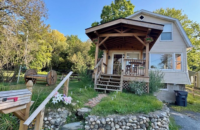 Lake House-Upstate NY. King bed,kayak,fishing,parks & trails, fire pit,fireplace