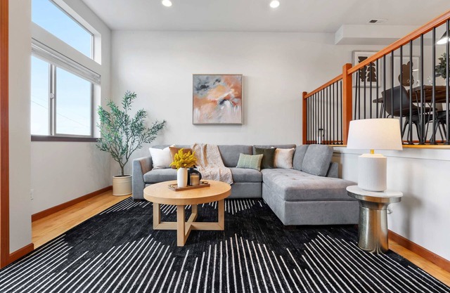 LakeView Queen Anne 3BR Townhome w Portable AC