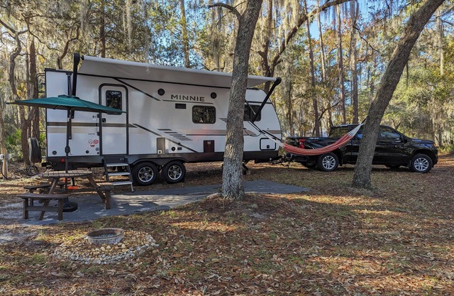 RV/Camper Space with Lake view, Free 🅿arking, *Pet welcome*