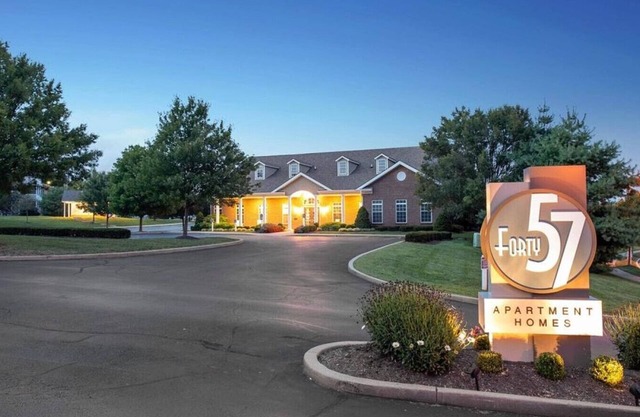 Landing at Forty 57 Apartment Homes - 1 Bedroom in Downtown Lexington