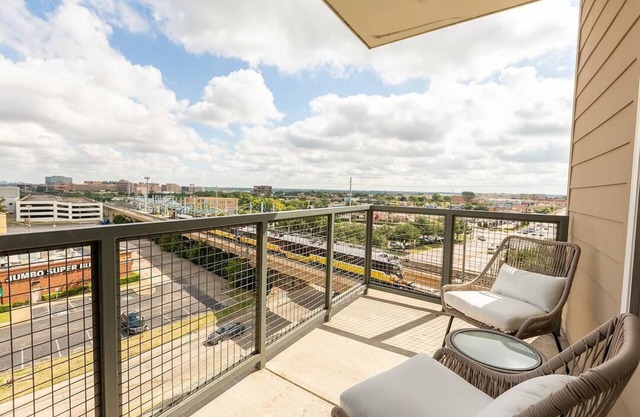 Landing at Galleries at Park Lane - 2 Bedrooms in Vickery Meadow