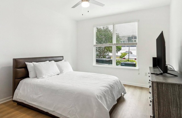 Landing at Longshore Commons - 1 Bedroom in Sav...