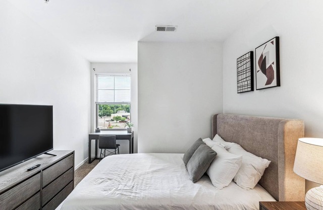 Landing at Longshore Commons - 1 Bedroom in Sav...