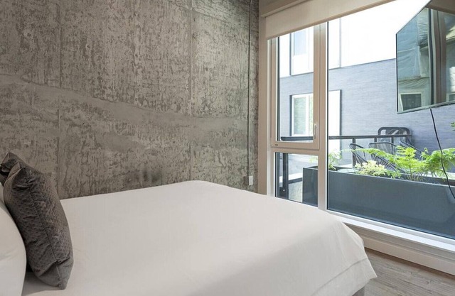 Landing at Madrone - 1 Bedroom in Central District