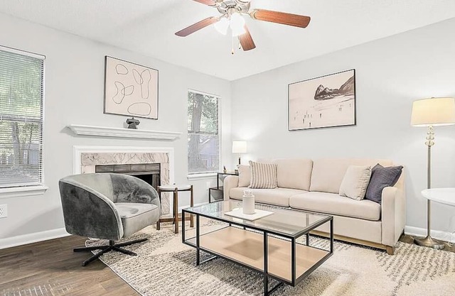 Landing at The Pointe at Irving Park Apartment Homes - 1 Bedroom in New Irving Park
