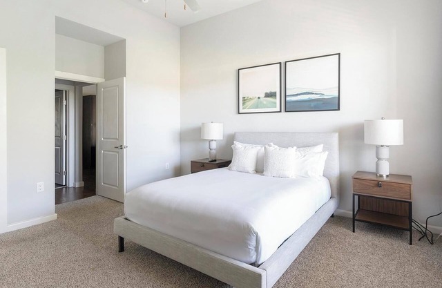 Landing | Beautiful 1BD, Gym, Pool