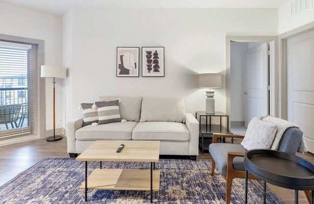 Landing | Chic 2BD, Clubhouse, Pool