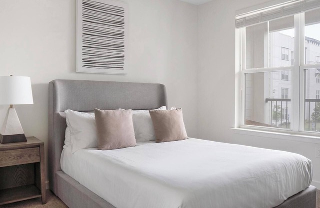 Landing | Stunning 1BD, Pool, Gym