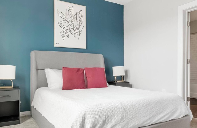 Landing | Stunning 1BD, Gym, Pool