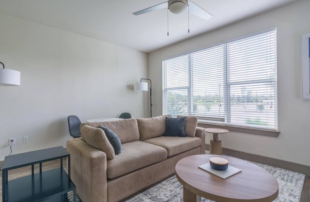Landing at Enclave at Woodland Lakes - 1 Bedroo...