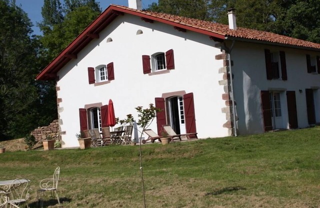 Gran casa vasca del siglo XVIII restaurada de 16 a 20 personas.