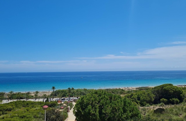 Gran terraza de 160 m², piscina, Wi-Fi gratis y cerca de la playa y de Alicante.