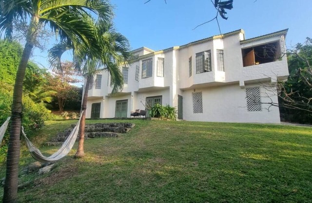 Large 2-bedroom apartment Excellent Location. Private